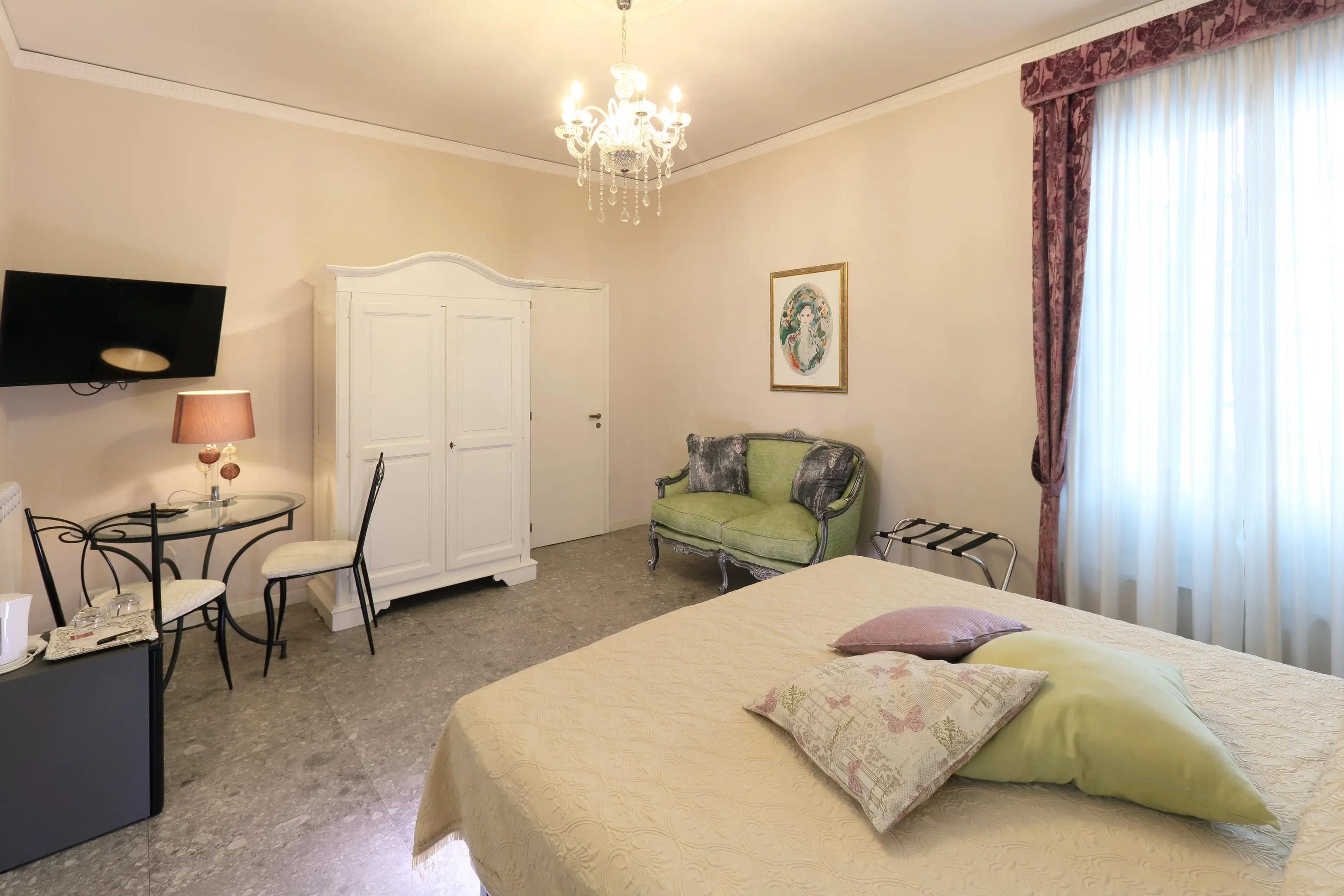 Slide 2 Le Mura Suite Room Taormina